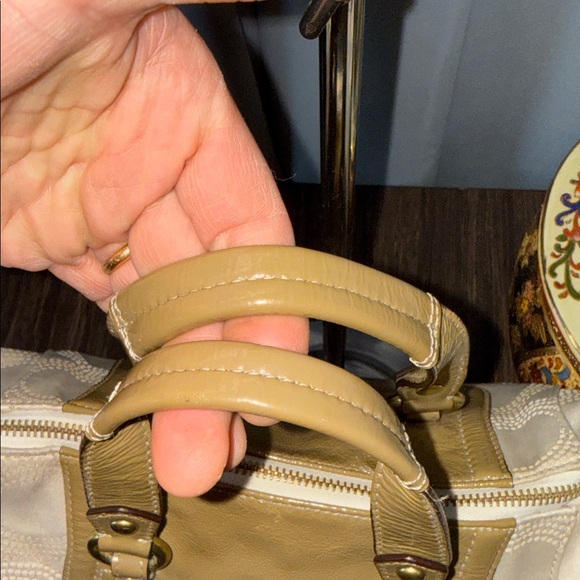Coach Cream and Tan Signature Shoulder Bag with Coin Pouch - Picture 6 of 16